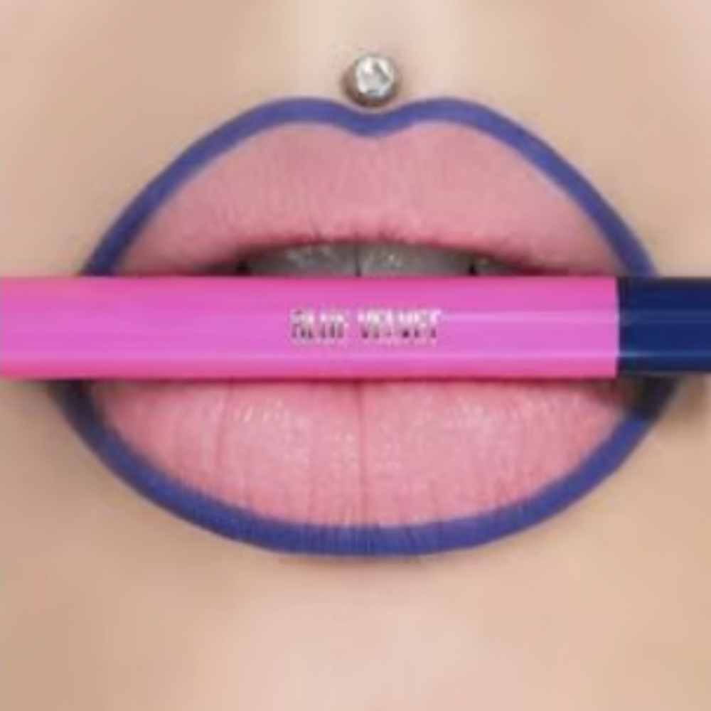 Jeffree Star Velour lip Liner in Blue Velvet